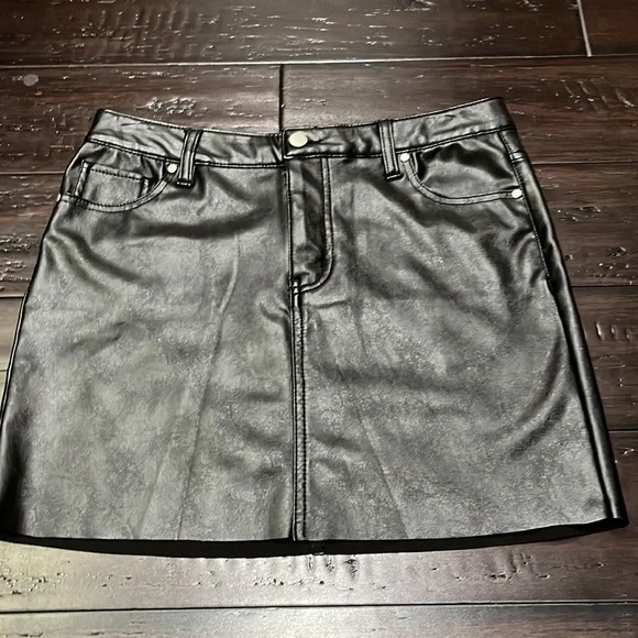 Love,Fire black faux leather mini skirt. Size 28 - Picture 4 of 8